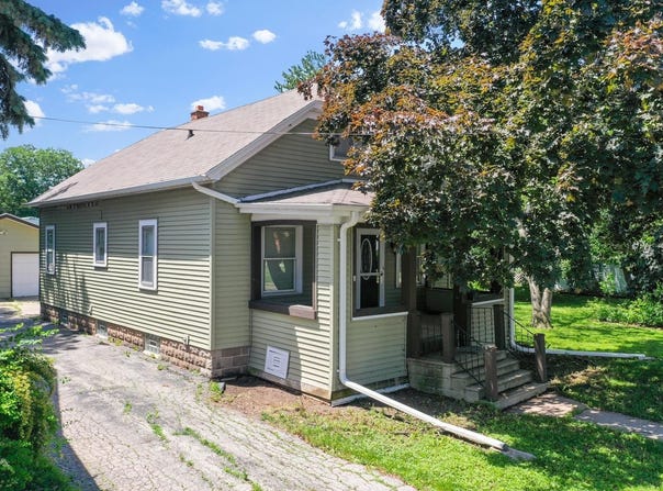 829 6TH Street, MENASHA, WI 54952-2809