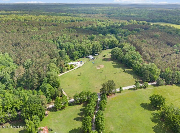98 County Road 518, Como, MS 38619