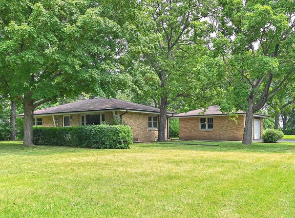 7388 S 46th St, Franklin, WI 53132