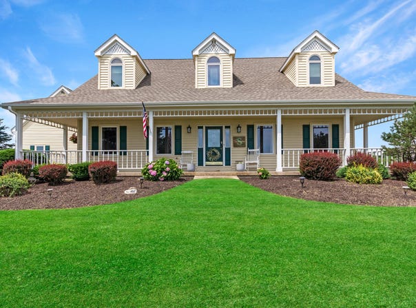 W1281 Siena Cir, Lake Geneva, WI 53147