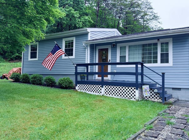 166 Coras, White Sulphur Springs, WV 24986