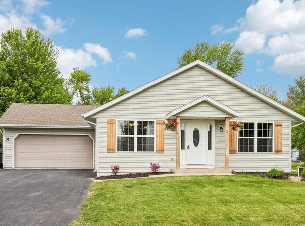 W5640 Babcock Rd, Elkhorn, WI 53121