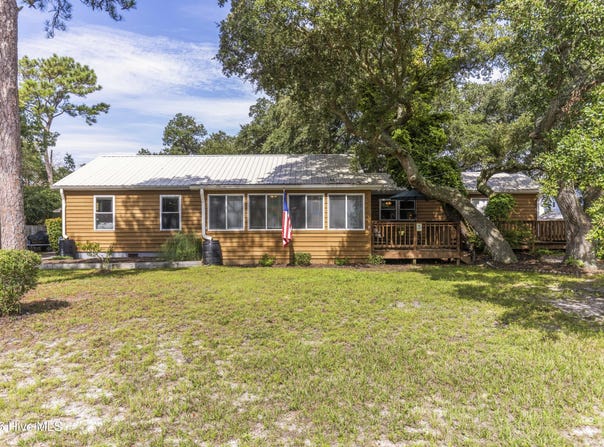 105 NW 7th Street, Oak Island, NC 28465