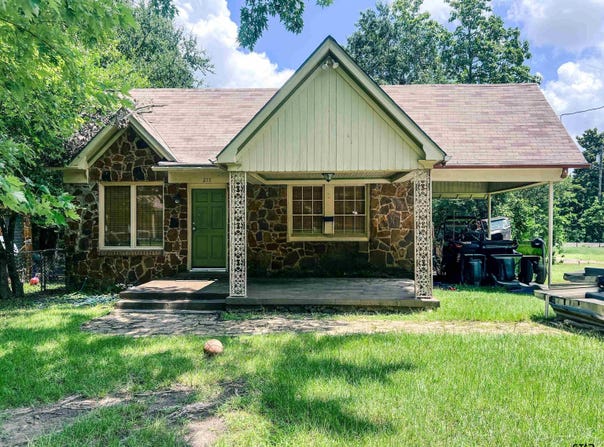 217 Polk St, Gilmer, TX 75644