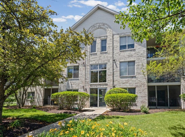 6855 Forestview Drive, Oak Forest, IL 60452
