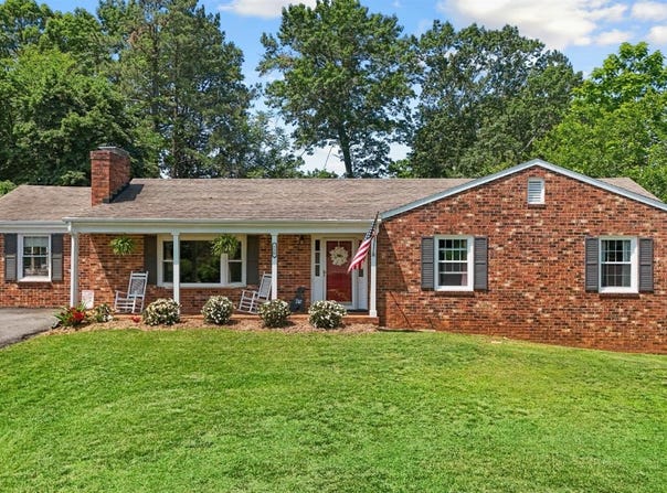 236 Deerwood Dr, Lynchburg, VA 24502