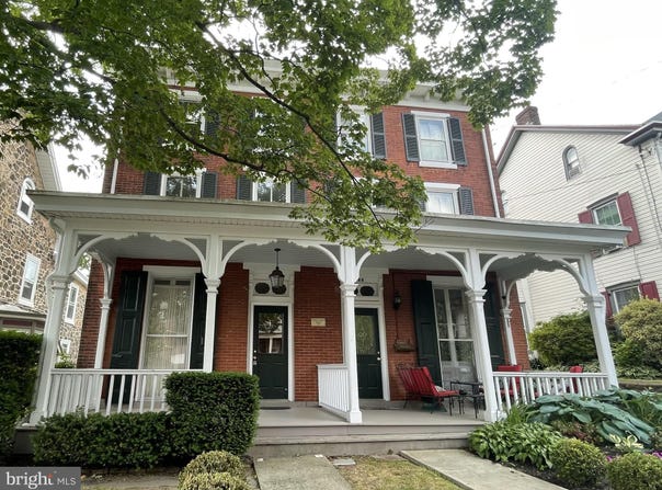 90 S CLINTON STREET, DOYLESTOWN, PA 18901