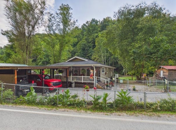 3007 Craft Colly Rd., Ermine, KY 41815