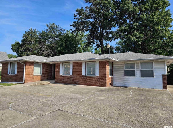 2006 BROADWAY, Mt Vernon, IL 62864