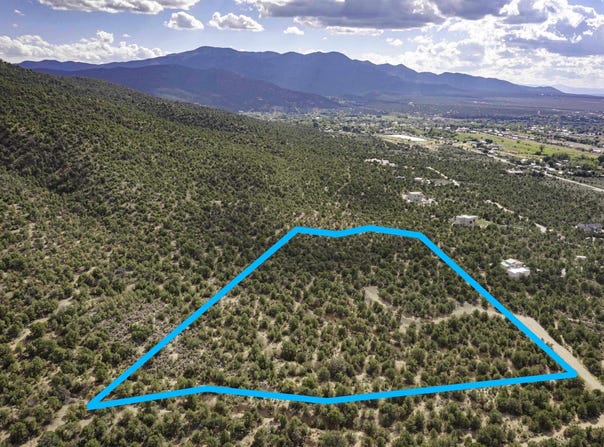 19 La Tierra, Taos, NM 87571