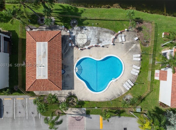1128 N Hiatus Rd, Pembroke Pines, FL 33026