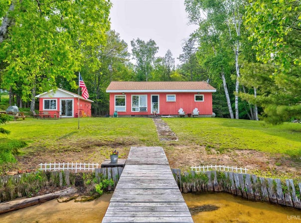 610N West Gulliver Lake, Gulliver, MI 49840