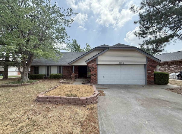 3206 Robin Ridge Rd, Woodward, OK 73801-6363