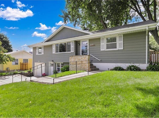 8429 Meadow Lake Road E, New Hope, MN 55428