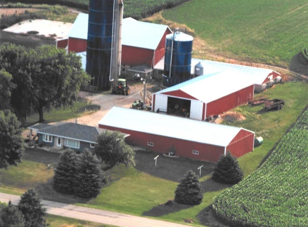 N2171 Manley Rd, Hortonville, WI 54944