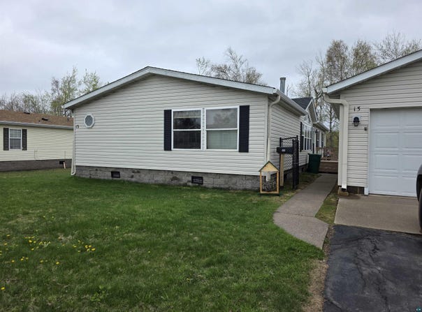 13 Spruce Dr, Duluth, MN 55810