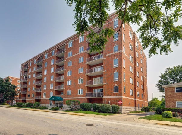 395 Graceland Avenue, Des Plaines, IL 60016