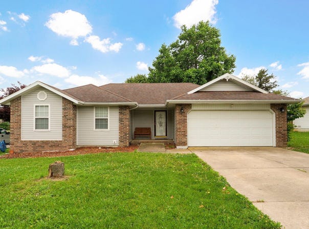 208 E Blue Jay Street, Clever, MO 65631