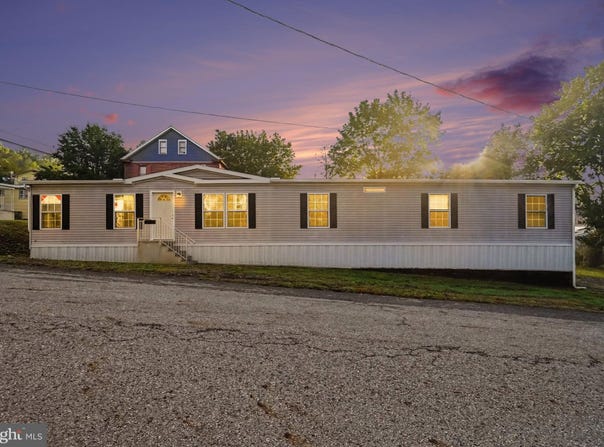 1700 E GRAND Avenue, TOWER CITY, PA 17980