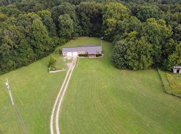9228 Hidden Acres Rd, Tell City, IN 47586