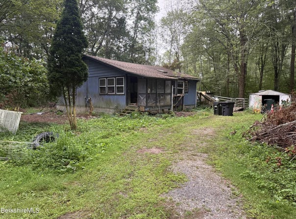 16 Lilac Ln, Sheffield, MA 01257