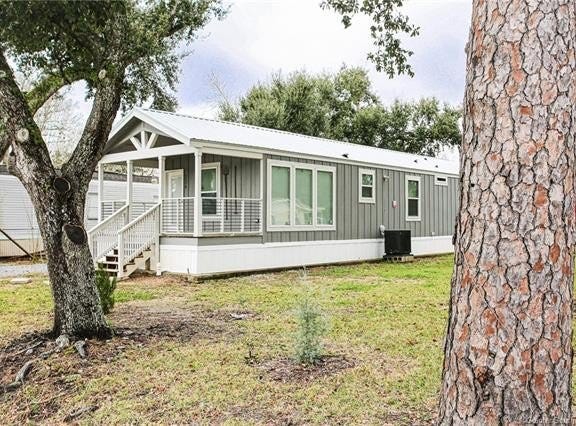 226 W Carlton Street, Sulphur, LA 70663