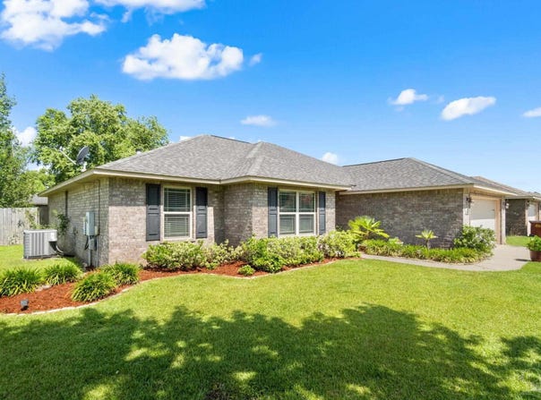 6066 Autumn Pines Cir, Pace, FL 32571