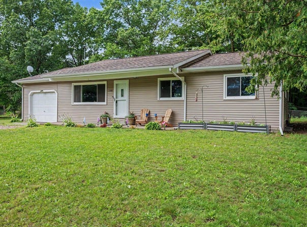 1100 Orchard Drive, Three Rivers, MI 49093