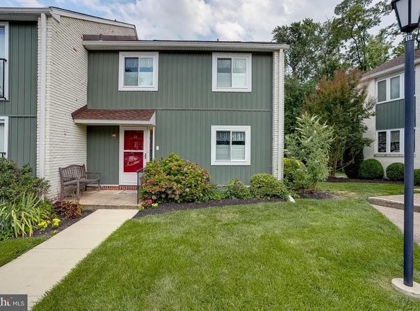 10 E CLOSE DRIVE, MOORESTOWN, NJ 08057