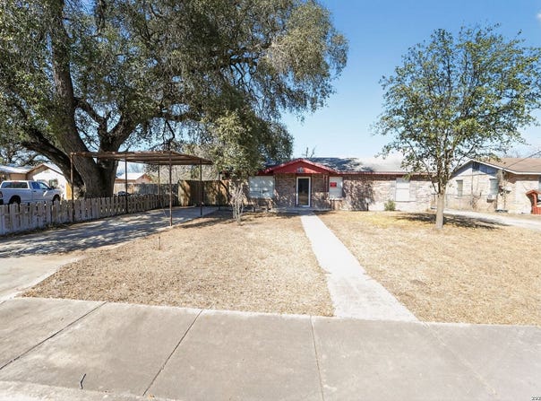 1120 Fort Clark, Uvalde, TX 78801