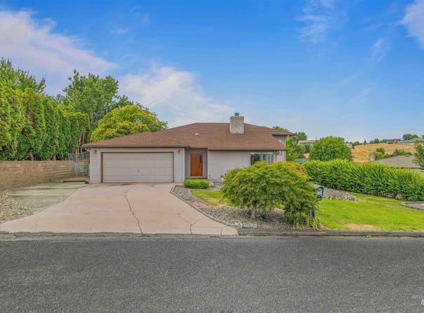 2566 Grandview Drive, Clarkston, WA 99403