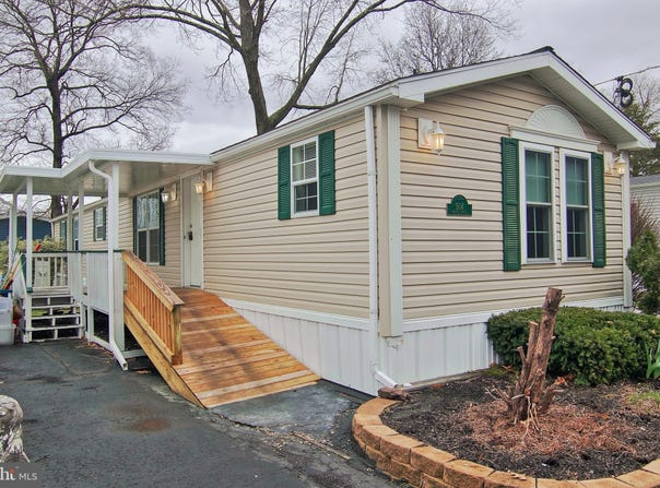 504 MAPLE DRIVE, GREEN LANE, PA 18054