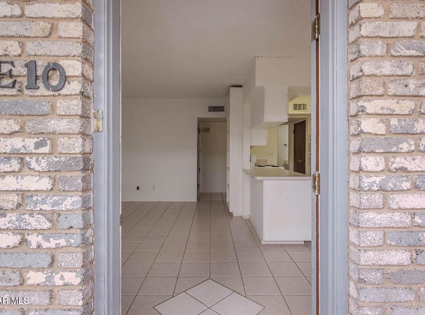 6700 ESCONDIDO Drive unit: E10, El Paso, TX 79912