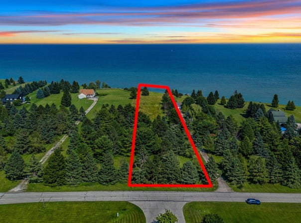 626 LAKESHORE Drive, KEWAUNEE, WI 54216
