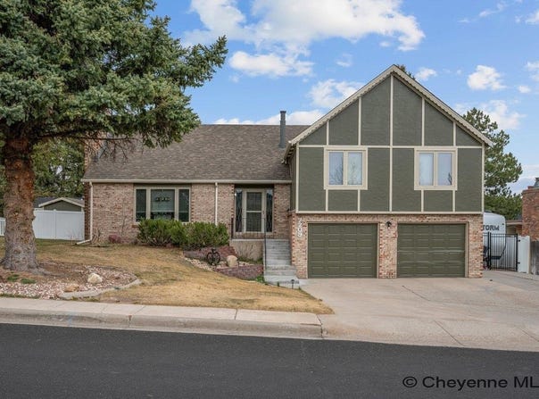 7209 HAWTHORNE DR, Cheyenne, WY 82009