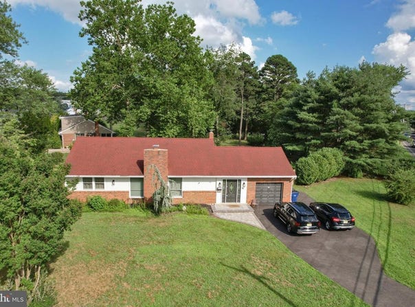 11 LAKEVILLA DR, VOORHEES, NJ 08043