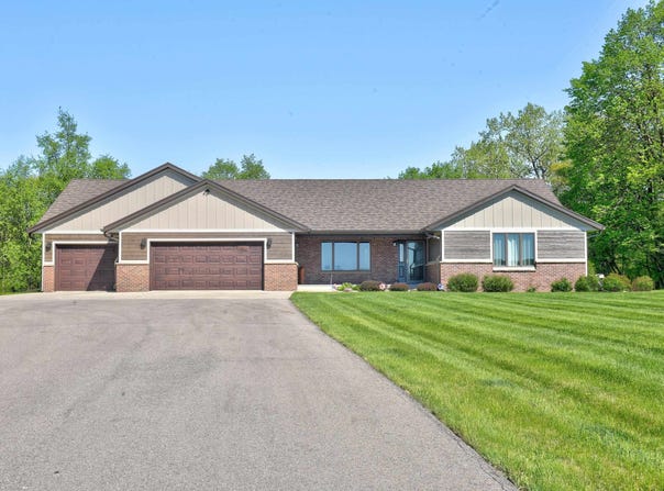 302 Little John Road, Estherville, IA 51334