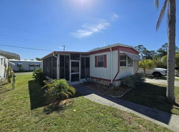 255 N. Tamiami Trail, Nokomis, FL 34275