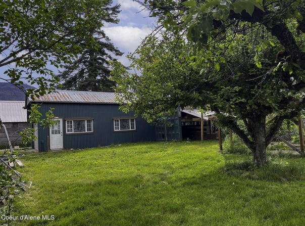 109 W 6th Ave, Clark Fork, ID 83811