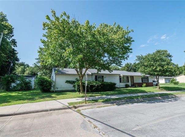 2409 W 1st Street, Coffeyville, KS 67337