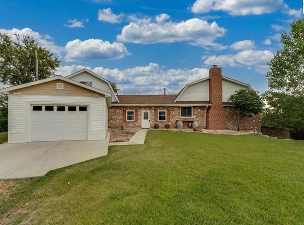 4106 N Shelburne Dr, Hutchinson, KS 67502