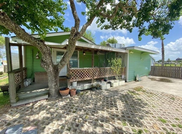 112 Palmetto Ave, ROCKPORT, TX 78382