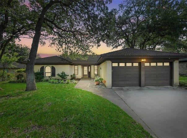 2205 Cambridge Drive, Hurst, TX 76054