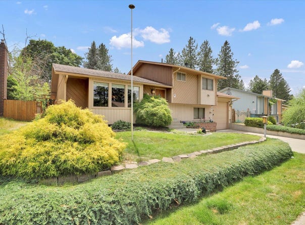 806 E Calkins Dr, Spokane, WA 99208