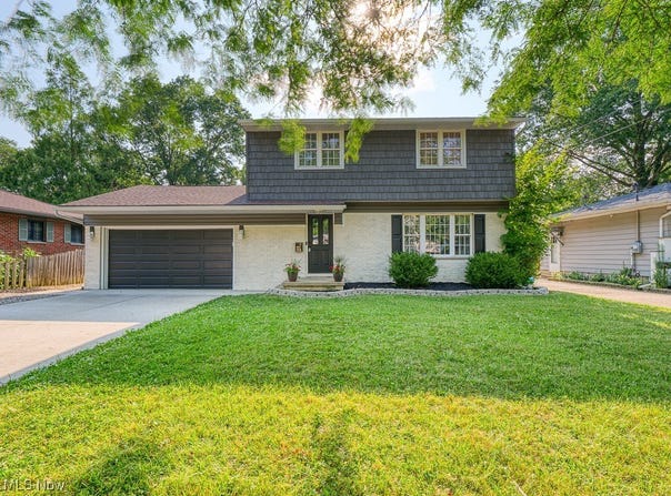 373 Windsor Drive, Elyria, OH 44035