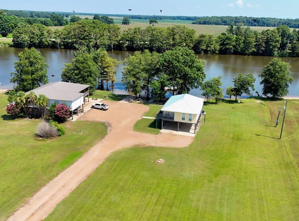 2615 Deerfield Rd, Silver City, MS 39166