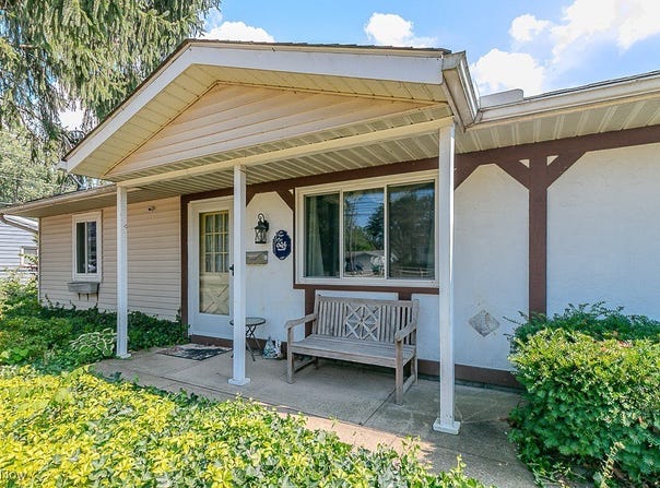 6335 S Cedarwood Road, Mentor, OH 44060