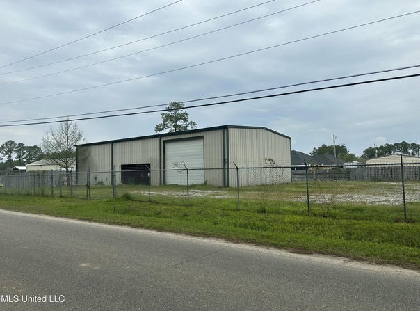 304 Gulfside Street, Waveland, MS 39576