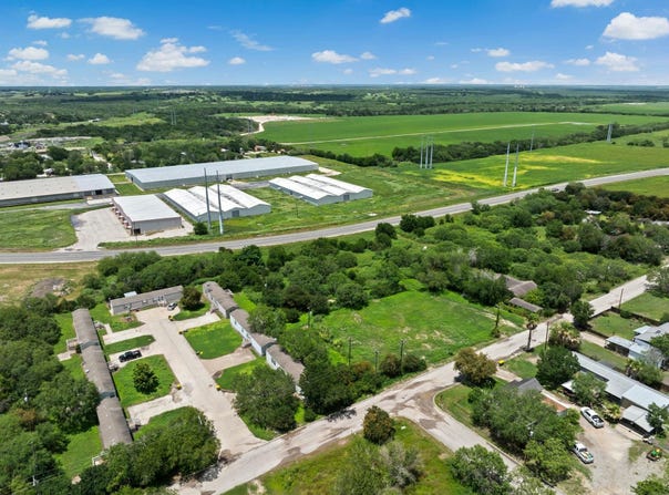 417 E Houston Street, Out of Area, TX 78119