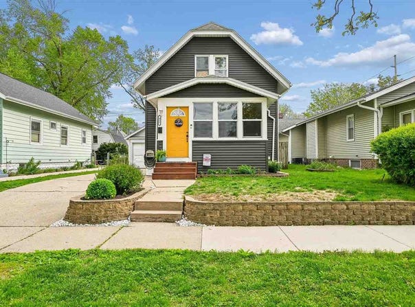 921 NW H Ave, CedarRapids, IA 52405